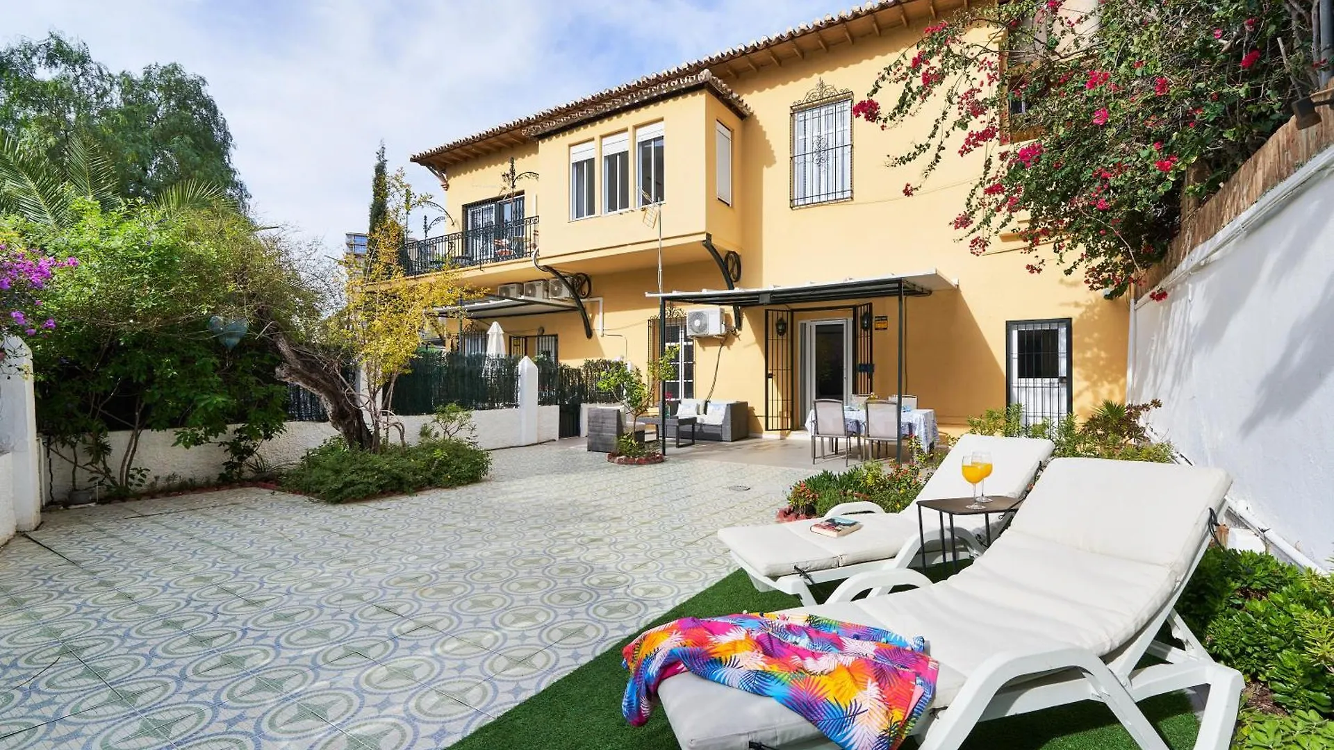Villa Rosita Suites En Playa De La Malagueta Con Terraza Malaga Apartament