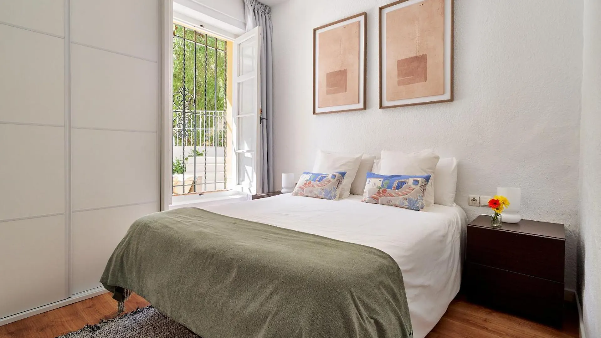 דירה מאלגה Villa Rosita Suites En Playa De La Malagueta Con Terraza