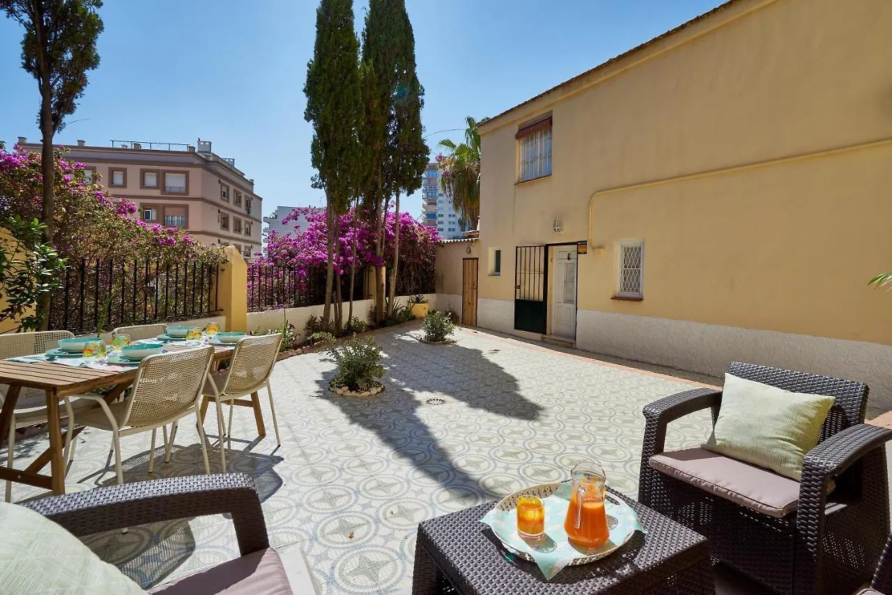 Villa Rosita Suites en Playa de la Malagueta con terraza Málaga
