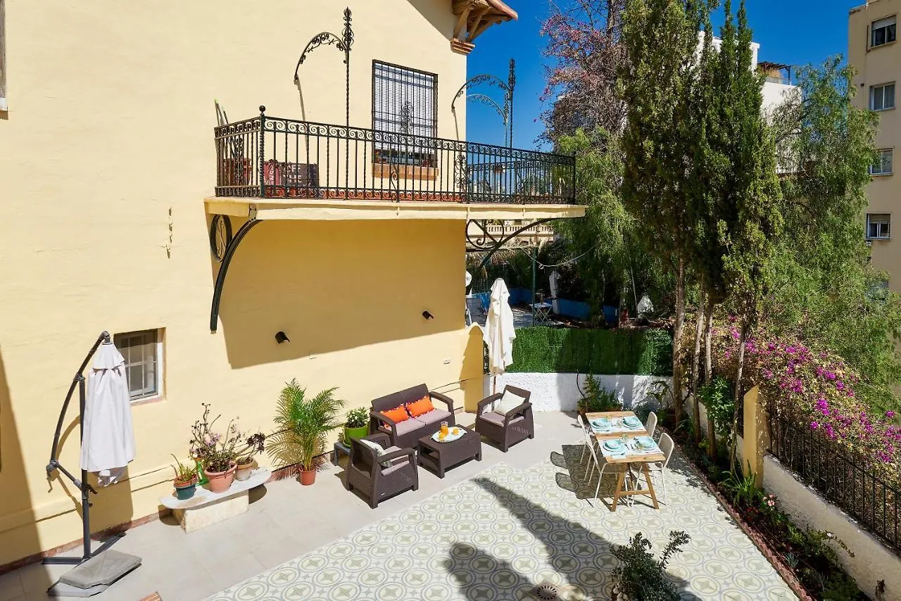 Villa Rosita Suites en Playa de la Malagueta con terraza Málaga