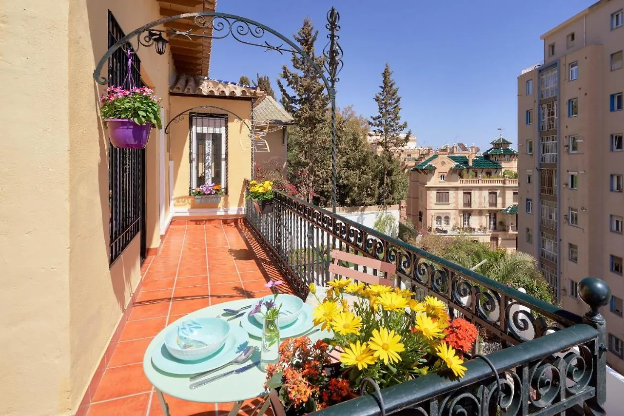 Villa Rosita Suites En Playa De La Malagueta Con Terraza Malaga
