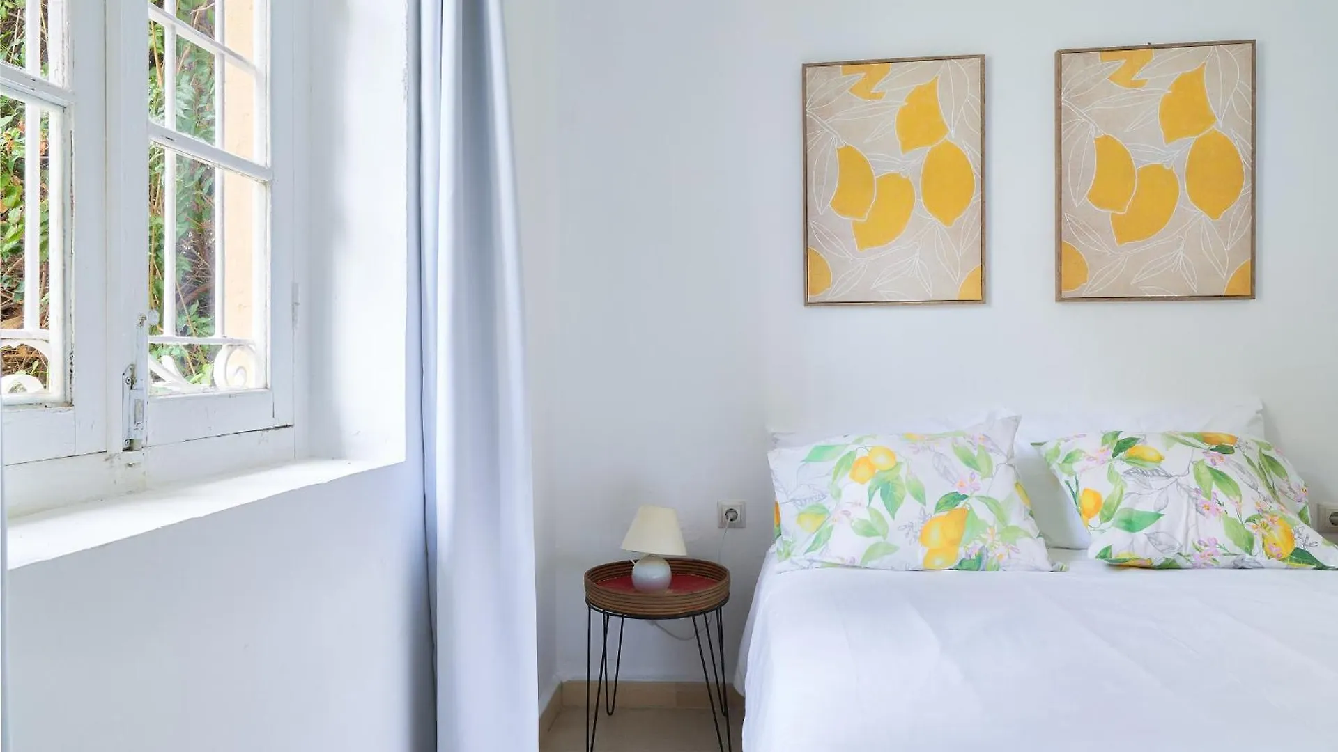 Villa Rosita Suites en Playa de la Malagueta con terraza Málaga España