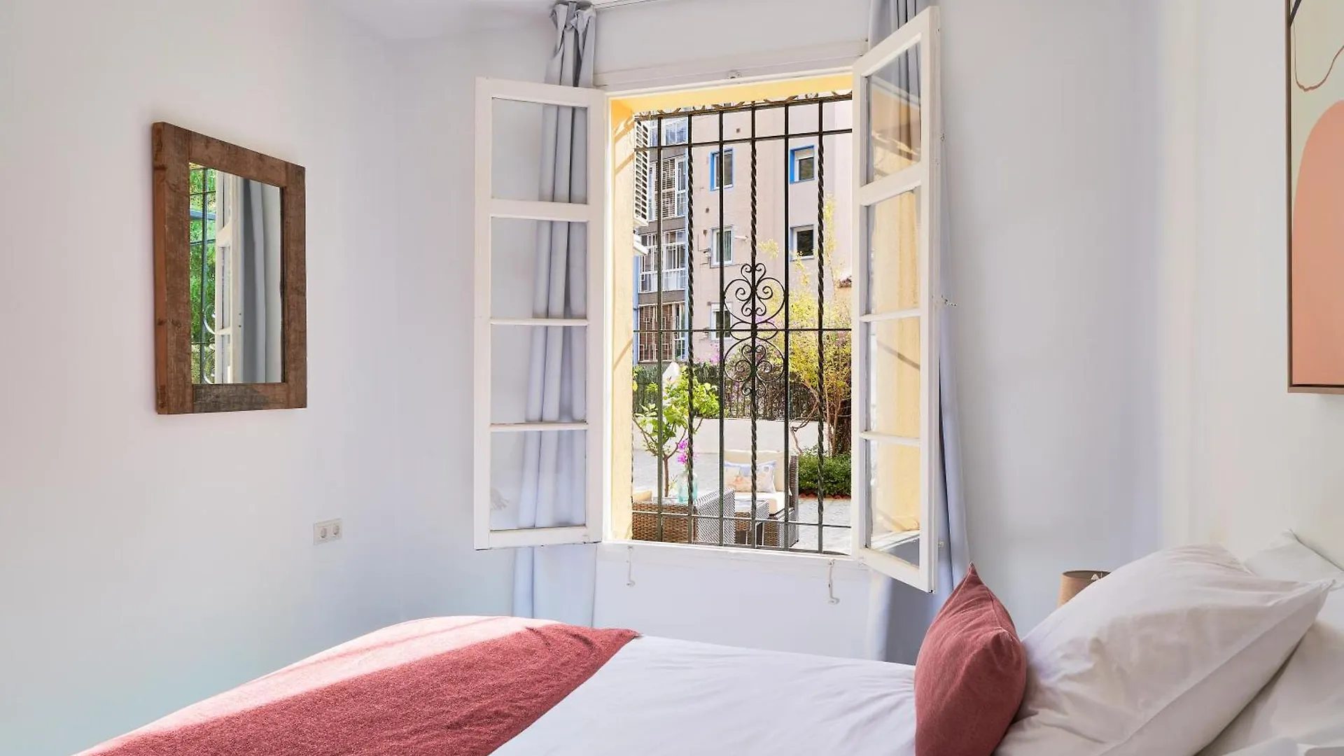 Villa Rosita Suites En Playa De La Malagueta Con Terraza Malaga Spain