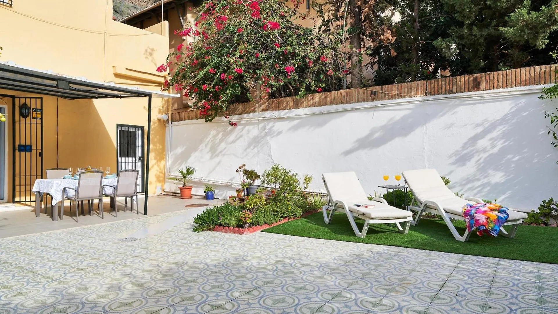 Appartement Villa Rosita Suites En Playa De La Malagueta Con Terraza Málaga Spanje