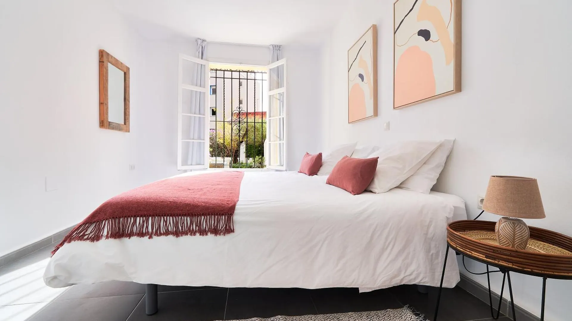 Villa Rosita Suites En Playa De La Malagueta Con Terraza Málaga