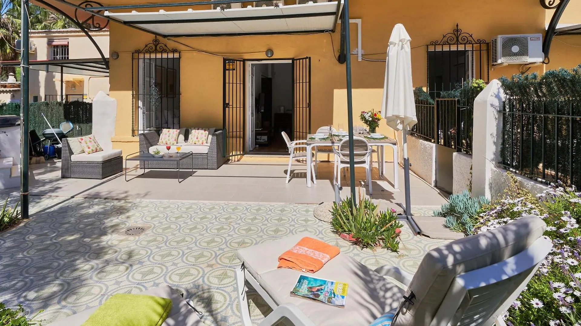 Villa Rosita Suites En Playa De La Malagueta Con Terraza Málaga 0*,